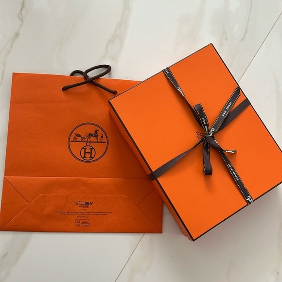 Hermes box and shopping bag bundle - Picture 1 of 5
